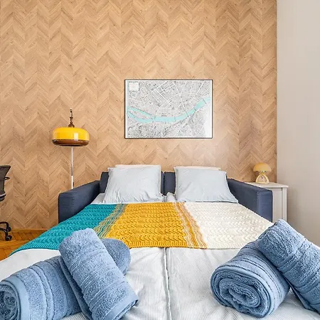 Then & Now Apartment *