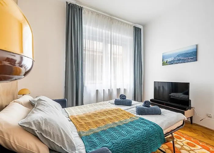 Then & Now Apartment *