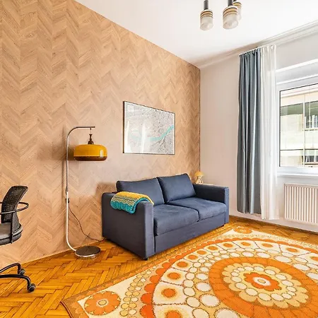 Then & Now Apartamento Budapest
