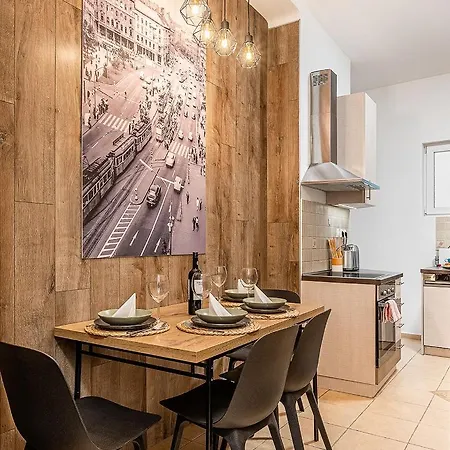 Then & Now Apartamento Budapest